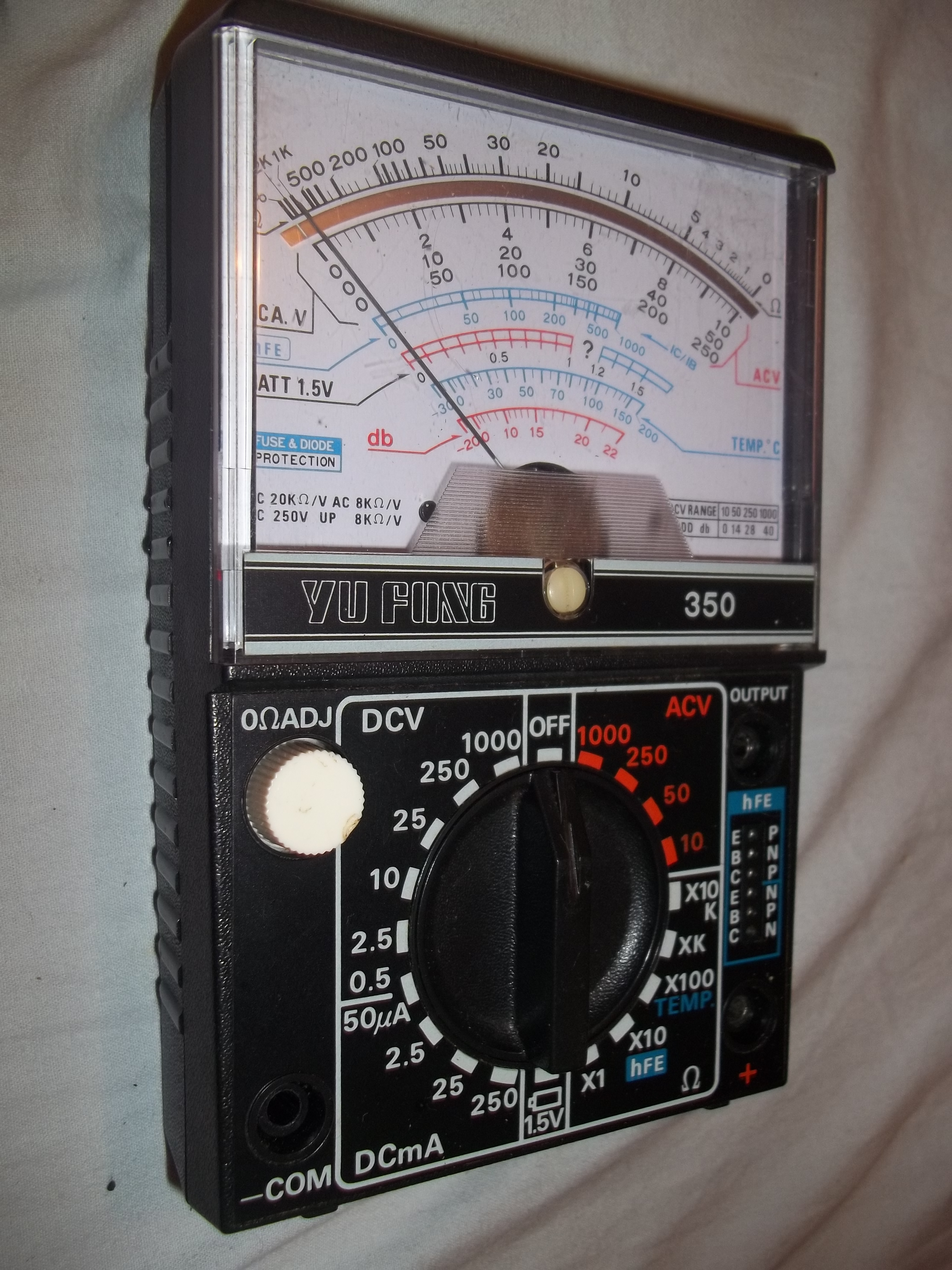Meu Multímetro, Marca Yu Fong, Modelo YF-350 (1989).
