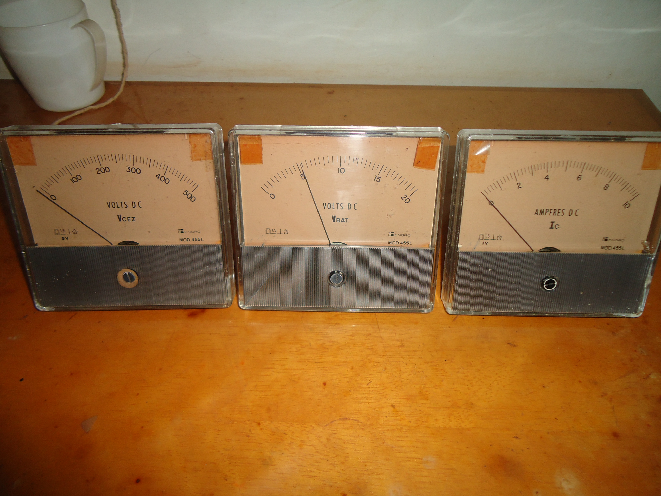 Meus Antigos Voltímetros e Amperímetros de Painel ou Bancada.