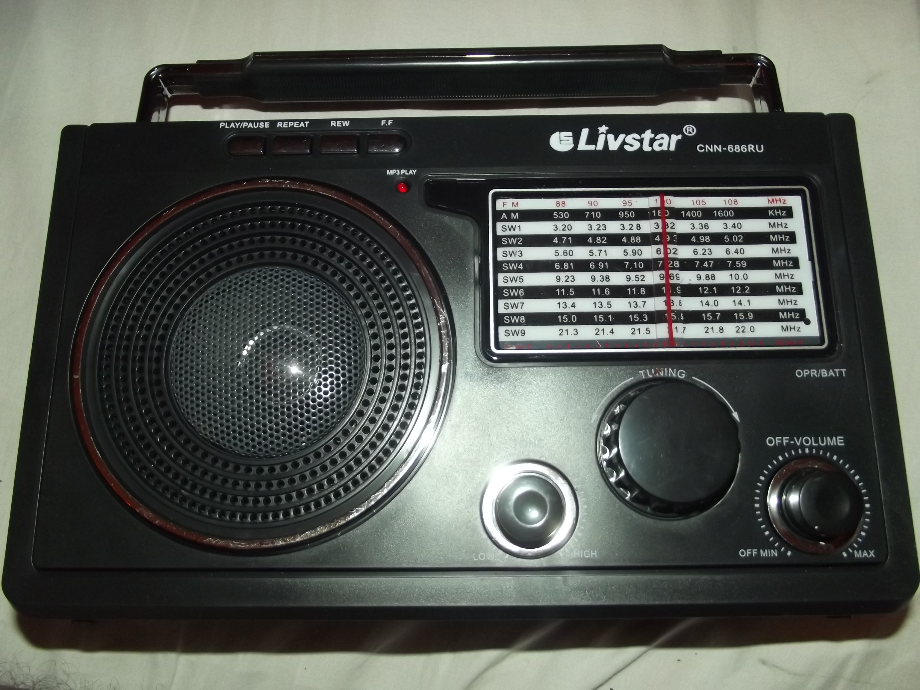 Rádio Livstar, Modelo CNN-686 RU.