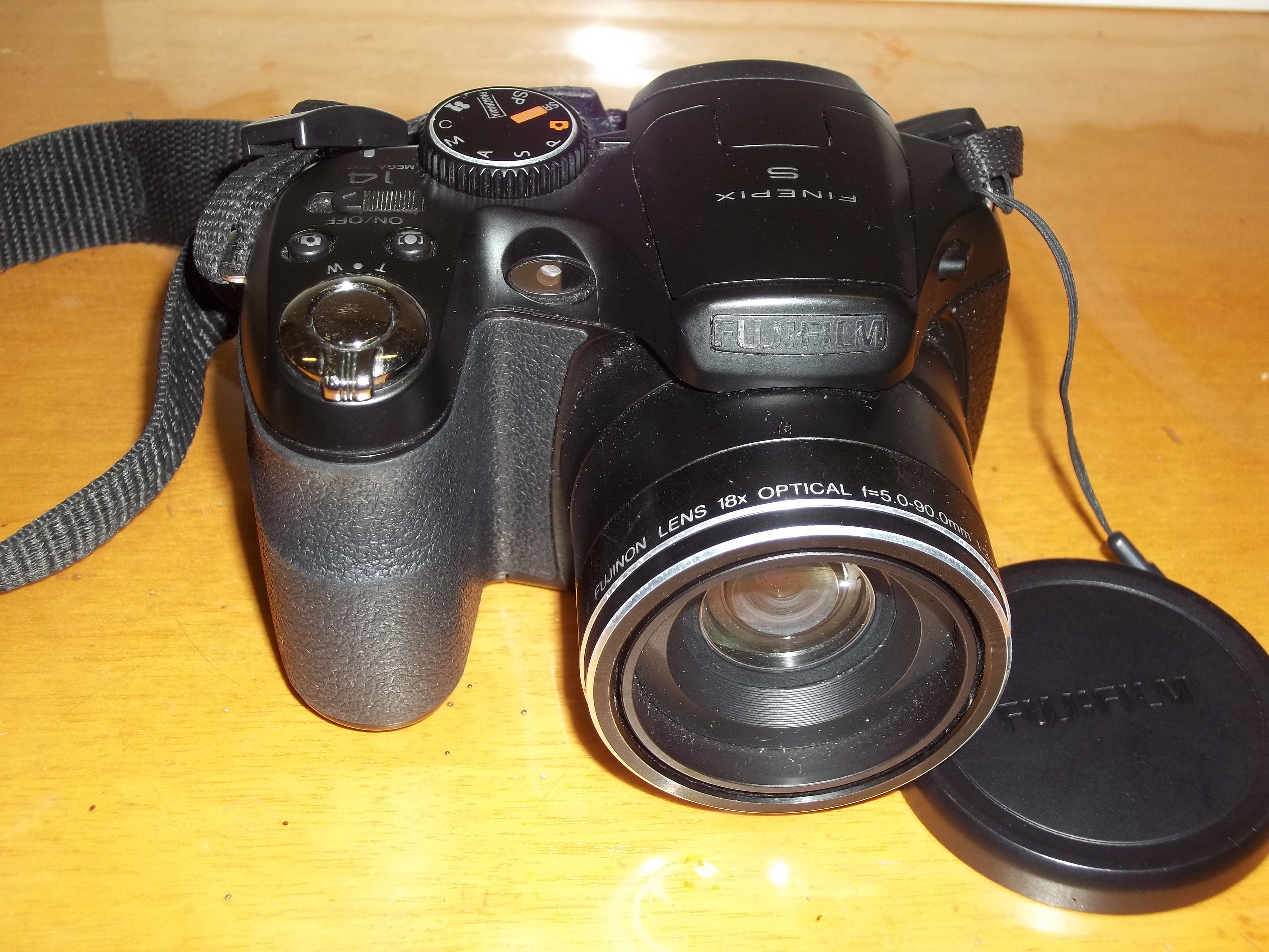 Minha Câmera Digital Fujifilm Finepix, Modelo S2980 (2012).