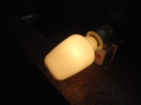 Lâmpada Philips Fantasie, 60 W, ligada.