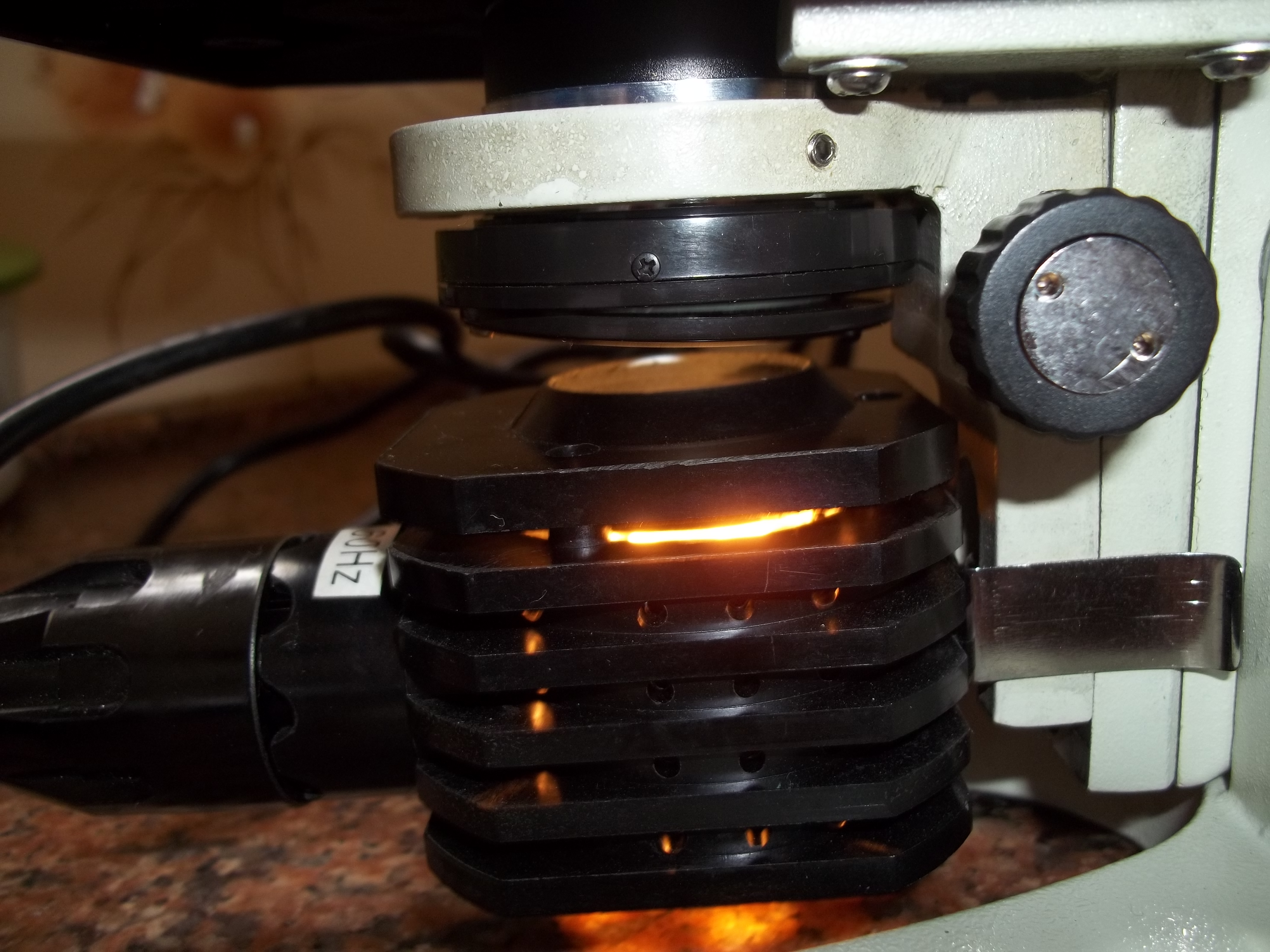 Condensador e Iluminador do Microscópio Coleman 16-A.