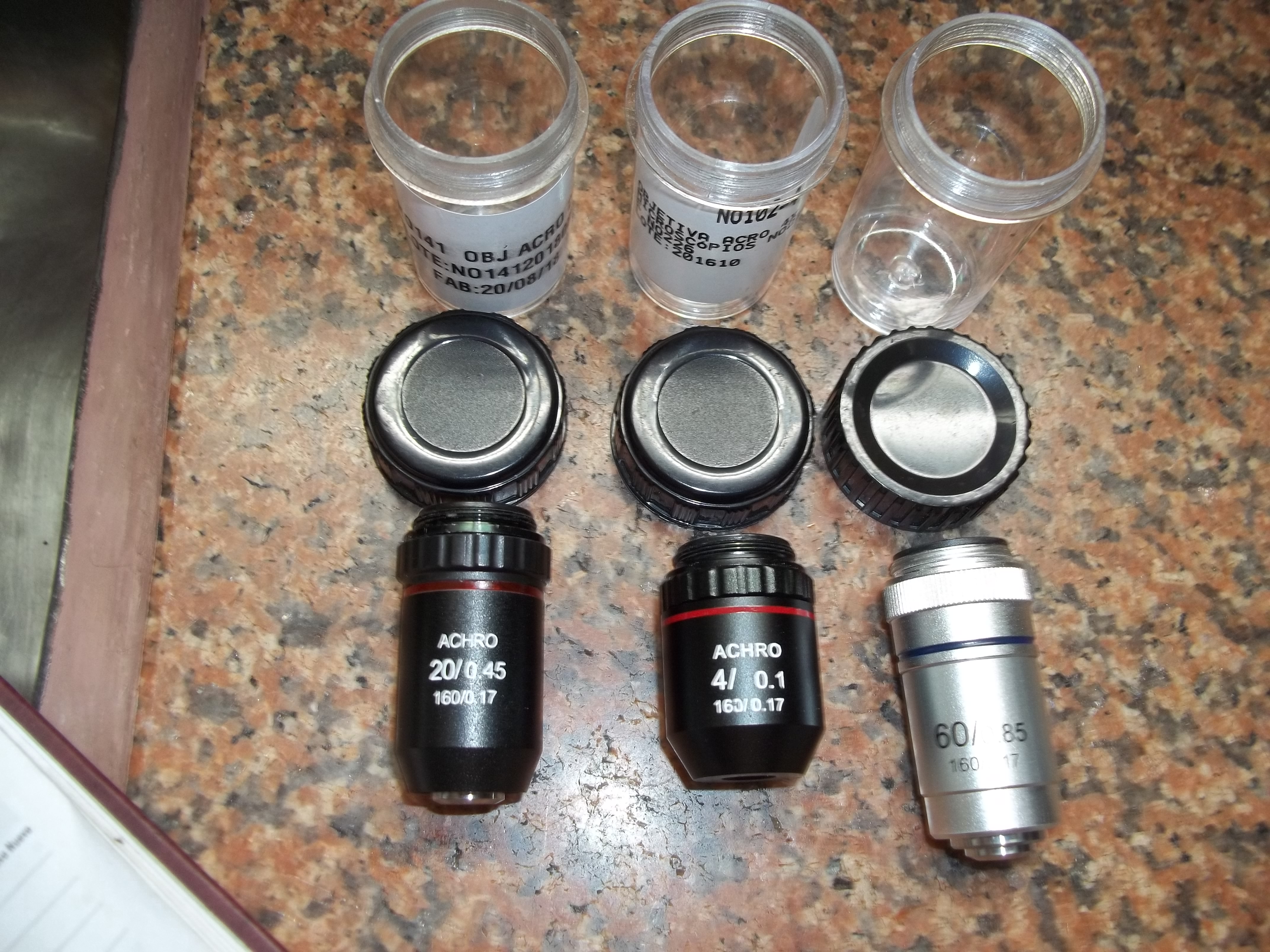 Objetivas Secas, Adicionais do Meu Microscópio. Da Esquerda Para a Esquerda. Objetiva de 20X, de 4X e de 60X.