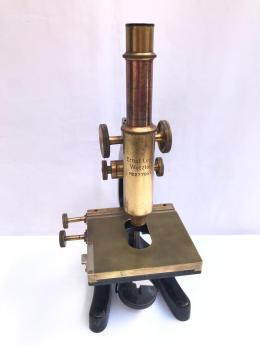 Antigo Microscópio Alemão, Marca Ernst Leitz. Latão Dourado e Enegrecido.