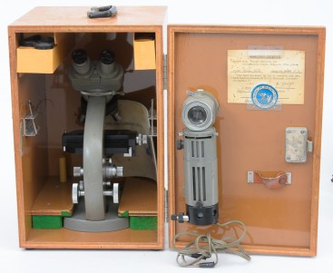 Antigo Microscópio Marca Olympus, Japão. (1971).