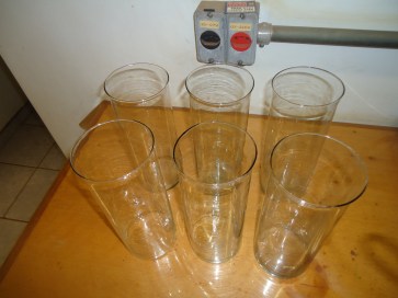 Vasos de Vidro Comum, Cilíndricos, Para Serem Usados em Química, Como Frascos de Dissolução. FEDERMAN NETO, A. (2022)