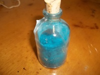 Uma Amostra de Acetato de Cobre (II), Preparada por Mim, por Reação de Dupla Troca.